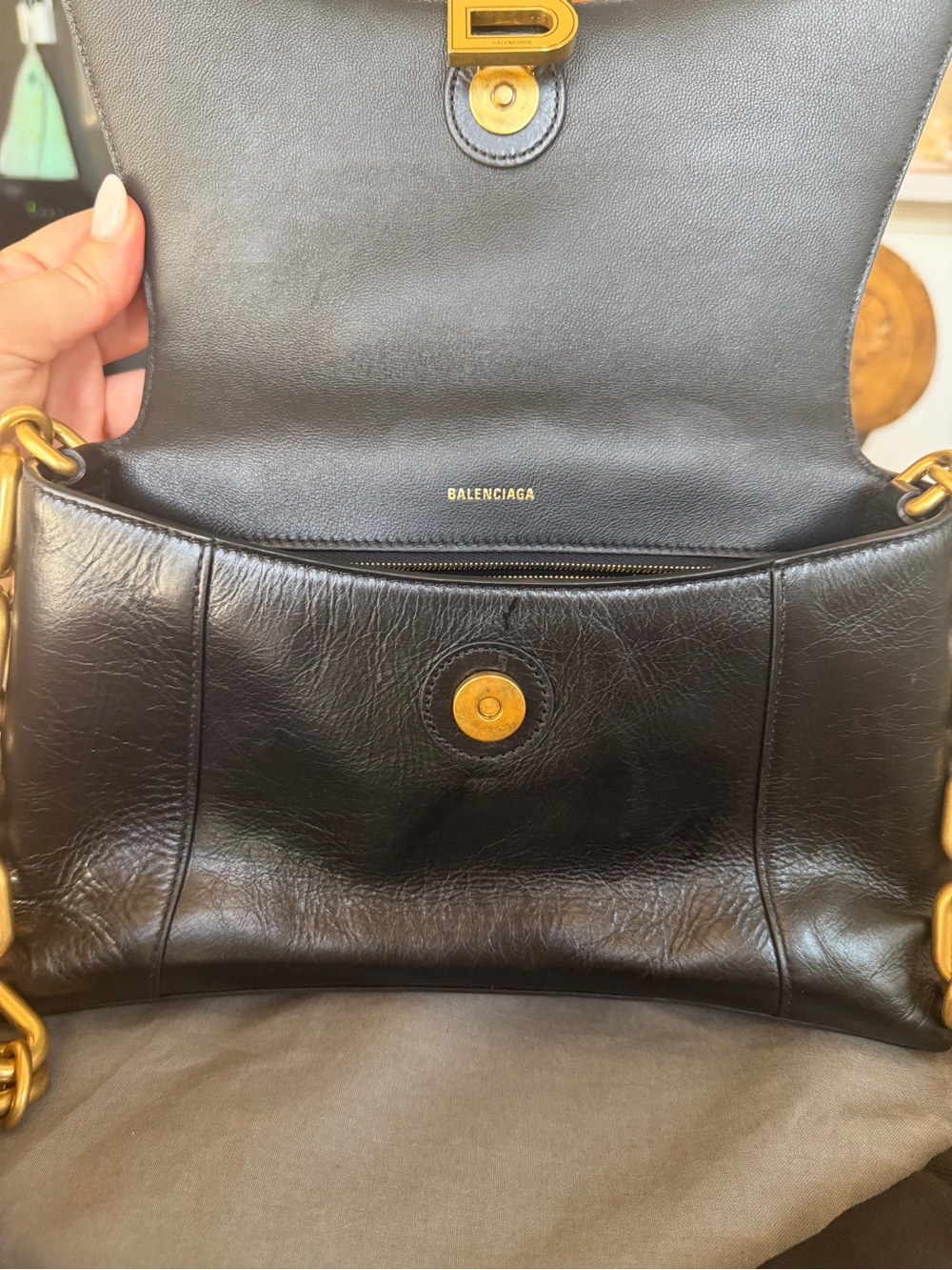 BALENCIAGA DOWNTOWN CHAIN SHOULDER BAG – BLACK - Picture 3 of 8